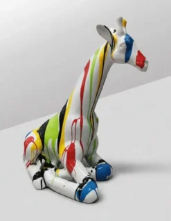 Casa Padrino Luxus Deko Skulptur Giraffe Rykiel Sitzend H. 80 cm - Deko Skulptur - Deko Figur - Tierfigur - Gartendeko