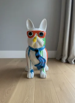 Casa Padrino Luxus Deko Skulptur Hund Bulldogge Trash Brille Augen H. 85 cm - Deko Skulptur - Deko Figur - Tierfigur - Gartendeko