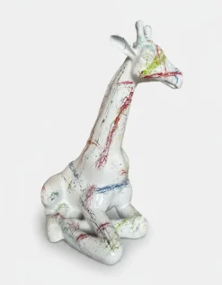 Casa Padrino Luxus Deko Skulptur Giraffe Sitzt Splash H. 80 cm - Deko Skulptur - Deko Figur - Tierfigur - Gartendeko