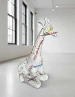 Casa Padrino Luxus Deko Skulptur Giraffe Sitzt Splash H. 80 cm - Deko Skulptur - Deko Figur - Tierfigur - Gartendeko
