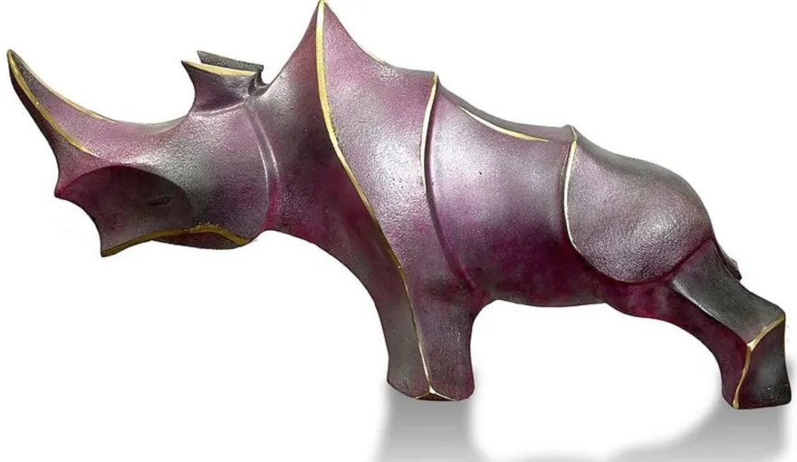 Casa Padrino Luxus Designer Deko Bronze Skulptur Nashorn Lila Metallic / Schwarz / Gold 53 x 18 x H. 27 cm - Abstrakte Bronze Deko Figur - Schreibtisch Deko - Luxus Qualität - Made in Italy