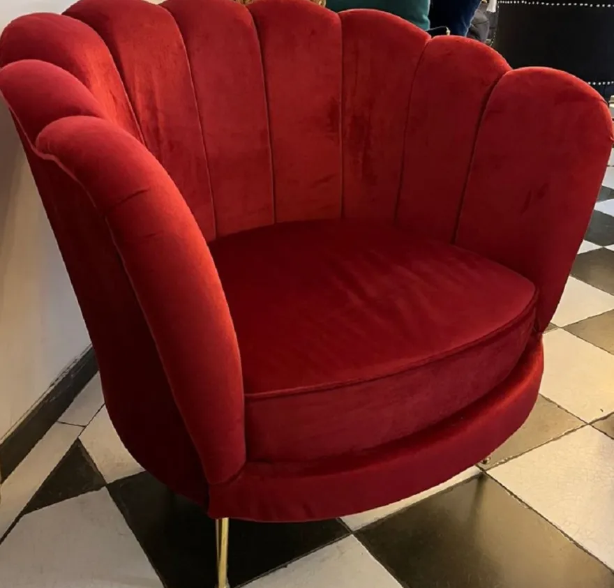 Casa Padrino Luxus Designer Sessel Rot / Gold 96 x 80 x H.81 cm - Wohnzimmer Sessel - Hotel Sessel - Wohnzimmer Möbel - Luxus Möbel - Wohnzimmer Einrichtung - Luxus Einrichtung - Möbel Luxus