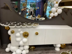 Casa Padrino Luxus Designer Sideboard Weiß / Gold 255 x 52 x H. 100 cm - Massivholz Schrank mit 4 Türen - Luxus Möbel - Hotel Möbel - Designer Möbel
