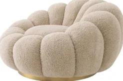 Casa Padrino Luxus Drehsessel Sandfarben / Messing 115 x 118 x H. 67 cm - Wohnzimmer Sessel - Lounge Sessel - Wohnzimmer Möbel - Luxus Möbel - Wohnzimmer Einrichtung - Luxus Einrichtung