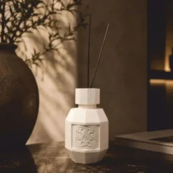 Casa Padrino Luxus Duftdiffusor Weiß - Handgefertigter Duftspender in Marmoroptik - Luxus Deko Accessoires
