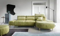 Casa Padrino Luxus Ecksofa Grün / Messing 294 x 105-182 x H. 83-97 cm - Wohnzimmer Sofa mit 3 verstellbaren Kopfstützen und elektrisch verstellbarer Sitzfläche - Luxus Wohnzimmer Möbel