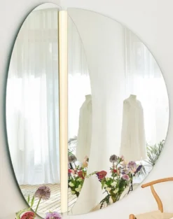 Casa Padrino Luxus Eckspiegel 150 x 3,5 x H. 150 cm - Eck Wandspiegel mit LED Streifen - Hotel Spiegel - Boutique Spiegel - Luxus Qualität