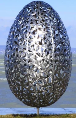 Casa Padrino Luxus Edelstahl Garten Skulptur Ei Silber Ø 75 x H. 130 cm - Handgefertigte Wetterbeständige Garten Dekoration - Luxus Kollektion