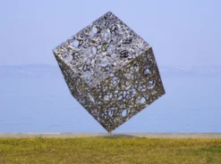 Casa Padrino Luxus Edelstahl Garten Skulptur Würfel Silber 150 x 130 x H. 170 cm - Handgefertigte Wetterbeständige Garten Dekoration - Luxus Kollektion