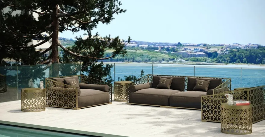 Casa Padrino Luxus 3er Sofa Braun / Gold 325 x 109 cm - Handgefertigtes Sofa mit Kissen - Wohnzimmer Sofa - Garten Sofa - Terrassen Sofa - Hotel Möbel - Luxus Qualität