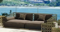 Casa Padrino Luxus 3er Sofa Braun / Gold 325 x 109 cm - Handgefertigtes Sofa mit Kissen - Wohnzimmer Sofa - Garten Sofa - Terrassen Sofa - Hotel Möbel - Luxus Qualität