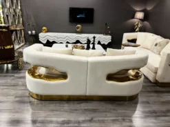Casa Padrino Luxus 3er Sofa Creme / Gold 260 x 100 x H. 77 cm - Wohnzimmer Sofa - Hotel Sofa - Wohnzimmer Möbel - Hotel Möbel - Luxus Möbel - Luxus Einrichtung - Wohnzimmer Einrichtung