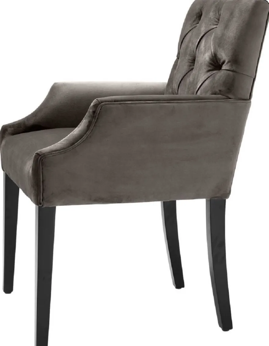 Casa Padrino Luxus Esszimmerstuhl mit Armlehnen Grau / Schwarz 63 x 65 x H. 90 cm - Chesterfield Küchenstuhl mit edlem Samtstoff - Luxus Esszimmer Möbel