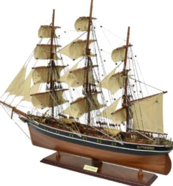 Casa Padrino Luxus Flaggschiff Cutty Sark Braun / Schwarz / Weiß 70 x 28 x H. 85 cm - Handgefertigtes Deko Schiff - Holzschiff - Segelschiff - Kriegsschiff - Luxus Deko Accessoires