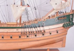 Casa Padrino Luxus Flaggschiff Batavia Naturfarben / Grün / Mehrfarbig 94 x 26,7 x H. 74,3 cm - Handgefertigtes Deko Schiff - Holzschiff - Segelschiff - Kriegsschiff - Luxus Deko Accessoires