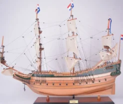 Casa Padrino Luxus Flaggschiff Batavia Naturfarben / Grün / Mehrfarbig 94 x 26,7 x H. 74,3 cm - Handgefertigtes Deko Schiff - Holzschiff - Segelschiff - Kriegsschiff - Luxus Deko Accessoires