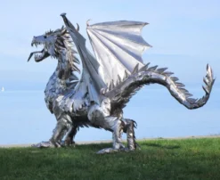 Casa Padrino Luxus Gartendeko Skulptur Drache Silber 290 x 180 x H. 235 cm - Riesige Edelstahl Deko Figur - Gartenfigur - Hotel Garten Deko
