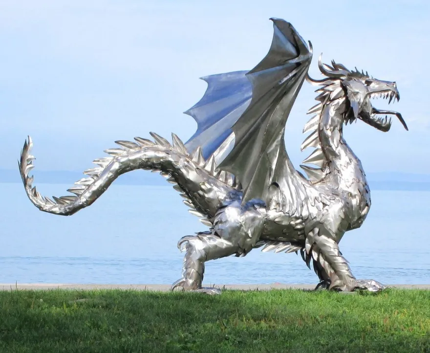 Casa Padrino Luxus Gartendeko Skulptur Drache Silber 290 x 180 x H. 235 cm - Riesige Edelstahl Deko Figur - Gartenfigur - Hotel Garten Deko