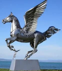 Casa Padrino Luxus Gartendeko Skulptur Pegasus Pferd mit Sockel Silber 288 x 175 x H. 305 cm - Lebensgroße Edelstahl Figur - Luxus Gartenfigur