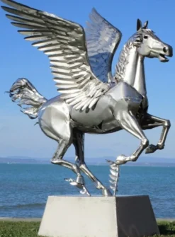 Casa Padrino Luxus Gartendeko Skulptur Pegasus Pferd mit Sockel Silber 288 x 175 x H. 305 cm - Lebensgroße Edelstahl Figur - Luxus Gartenfigur