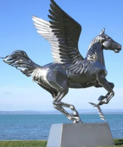 Casa Padrino Luxus Gartendeko Skulptur Pegasus Pferd mit Sockel Silber 288 x 175 x H. 305 cm - Lebensgroße Edelstahl Figur - Luxus Gartenfigur