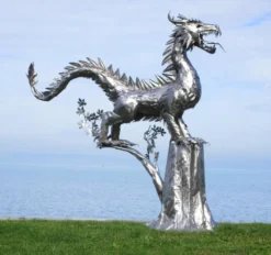 Casa Padrino Luxus Gartendeko Skulptur Drache Silber 290 x 140 x H. 292 cm - Riesige Edelstahl Deko Figur - Gartenfigur - Hotel Garten Deko