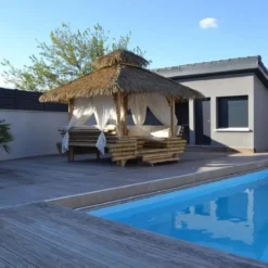 Casa Padrino Luxus Gartenhaus Naturfarben 400 x 400 x H. 350 cm - Wetterbeständiges Bambus Garten Haus - Bambus Pool Haus - Bambus Outdoor Haus - Luxus Bambus Gartenhäuser