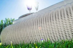 Casa Padrino Luxus Gartenliege Weiß / Weiß 238 x 100 x H. 50 cm - Handgewebte Wetterbeständige Liege - Moderne Poolliege - Garten Möbel - Hotel Möbel