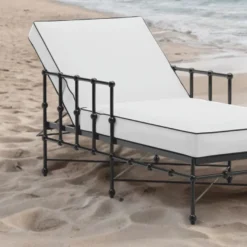 Casa Padrino Luxus Gartenliege mit Armlehnen Schwarz / Weiß 198 cm - Hotel & Garten Möbel