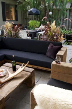 Casa Padrino Luxus Garten Lounge Set aus massivem Eichenholz mit Polsterung - Eckcouch, Sessel und Tisch, 150x70x40 cm