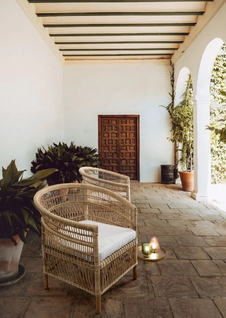 Casa Padrino Luxus Gartensessel Naturfarben / Weiß 79 x 72 x H. 86 cm - Rattan Garten & Terrassen Sessel mit Sitzkissen - Garten & Terrassen Möbel - Luxus Qualität