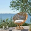 Casa Padrino Luxus Gartensessel Naturfarben / Weiß 100 x 74 x H. 102 cm - Wetterbeständiger Garten & Terrassen Sessel mit Sitzkissen - Garten & Terrassen Möbel - Luxus Qualität