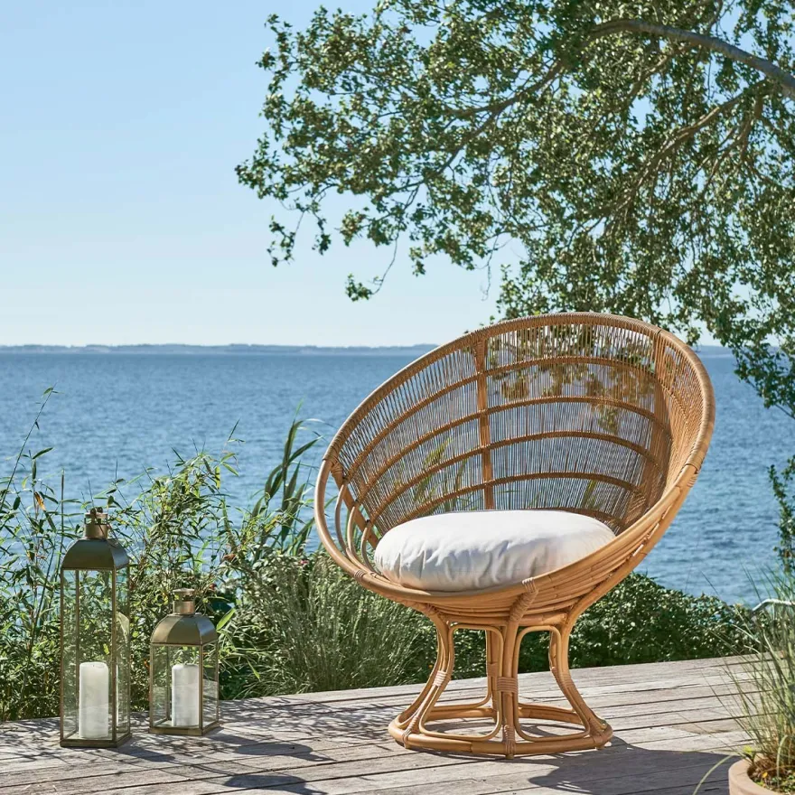 Casa Padrino Luxus Gartensessel Naturfarben / Weiß 100 x 74 x H. 102 cm - Wetterbeständiger Garten & Terrassen Sessel mit Sitzkissen - Garten & Terrassen Möbel - Luxus Qualität