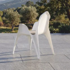 Casa Padrino Luxus Gartenstuhl mit Armlehnen Matt Weiß / Beige - Garten & Terrassen Möbel