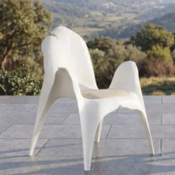 Casa Padrino Luxus Gartenstuhl mit Armlehnen Matt Weiß / Beige - Garten & Terrassen Möbel