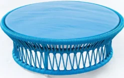 Casa Padrino Luxus Gartentisch Blau Ø 100 x H. 34 cm - Handgewebter wetterbeständiger Couchtisch mit Glasplatte - Garten Terrassen Tisch Möbel - Luxus Kollektion