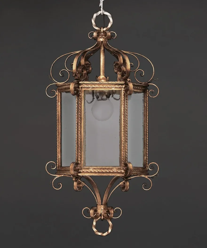 Casa Padrino Luxus Hängeleuchte Laterne Gold Ø 40 x H. 90 cm - Handgefertigte Laterne aus Schmiedeeisen mit Voluten - Luxus Kollektion - Edel & Prunkvoll