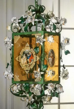 Casa Padrino Luxus Hängeleuchte Laterne Grün / Weiß / Gold B. 40 x T. 40 x H. 75 cm - Handgefertigte Laterne mit Rosen und Malerei - Luxus Leuchten