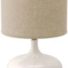 Casa Padrino Luxus Keramik Tischleuchte Weiß / Antik Messingfarben / Beige Ø 46 x H. 64,5 cm - Moderne Tischlampe mit Lampenschirm - Luxus Kollektion