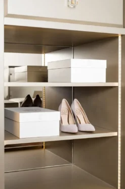 Casa Padrino Luxus Kleiderschrank Beige 326 x 60 x H. 230 cm - Offener Schlafzimmer Schrank - Schlafzimmer Möbel - Hotel Möbel - Luxus Möbel - Luxus Einrichtung - Schlafzimmer Einrichtung