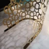Casa Padrino Luxus Konsole Weiß / Gold 140 x 40 x H. 80 cm - Konsolentisch mit Kunstmarmor Tischplatte - Wohnzimmer Möbel - Luxus Möbel - Luxus Einrichtung