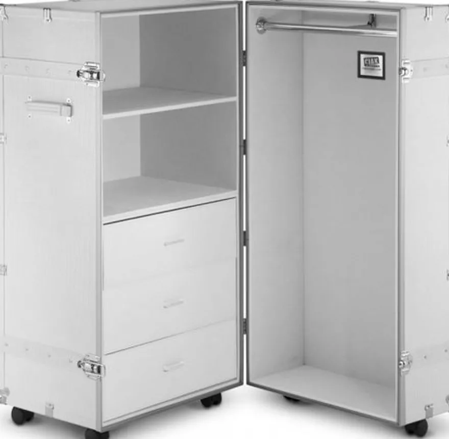 Casa Padrino Luxus Kunstleder Kofferschrank im Vintage Stil Weiß / Silber 60 x 69 x H. 120 cm - Schrankkoffer mit Rollen - Luxus Kollektion