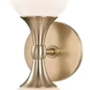 Casa Padrino Luxus LED Wandleuchte Antik Messingfarben / Weiß 12,1 x 15,2 x H. 34,2 cm - Wandlampe mit kugelförmigen Glas Lampenschirmen