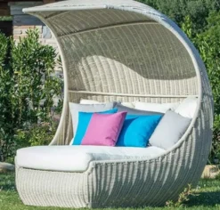 Casa Padrino Luxus Liegeinsel mit Sonnendach Weiß 156 x 146 x H. 174 cm - Handgewebte Wetterbeständige Sonneninsel - Moderne Garten Möbel - Hotel Möbel