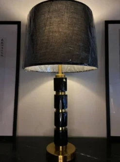 Casa Padrino Luxus Marmor Tischleuchte Schwarz / Gold H. 70 cm