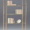 Casa Padrino Luxus Messing Regalschrank mit Glasregalen 90 x 36 x H. 170 cm - Bücherschrank - Wohnzimmer Schrank - Büro Schrank - Wohnzimmer Möbel - Büro Möbel - Luxus Qualität - Made in Italy
