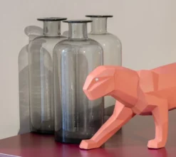 Casa Padrino Luxus Porzellan Panther Skulptur Matt Korallenrot 50 x 12 x H. 19 cm - Hangefertigte Deko Figur aus feinstem spanischen Porzellan - Luxus Deko Accessoires