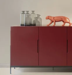 Casa Padrino Luxus Porzellan Panther Skulptur Matt Korallenrot 50 x 12 x H. 19 cm - Hangefertigte Deko Figur aus feinstem spanischen Porzellan - Luxus Deko Accessoires