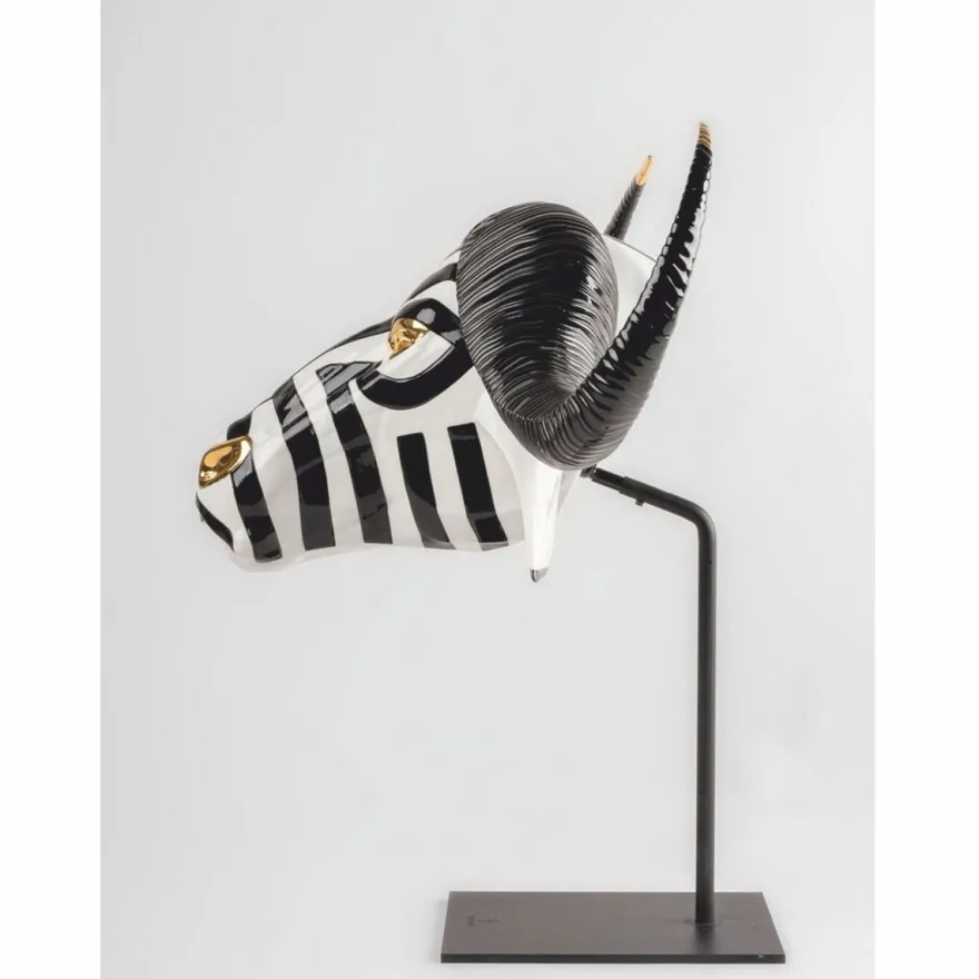 Casa Padrino Luxus Porzellan Deko Maske Büffel Weiß / Schwarz / Gold 67 x 22 x H. 36 cm