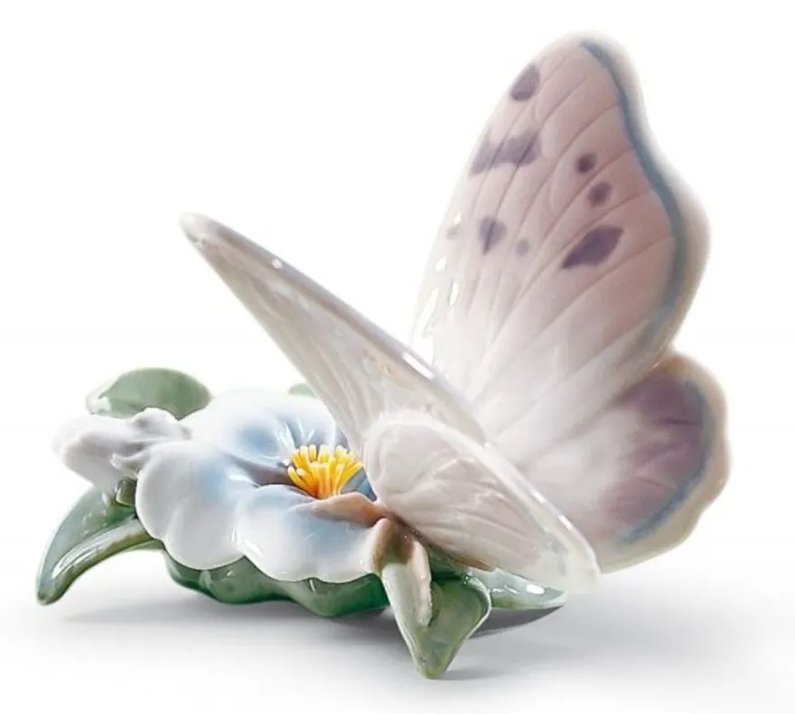 Casa Padrino Luxus Porzellan Schmetterling Skulptur auf Blume, mehrfarbig, 11 x H. 8 cm